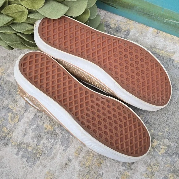 Vans Juniors Glitter Gold Old Skool Sneakers - Picture 8 of 11